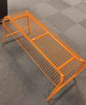 Sittebenk / loungemøbel i orange metall fra IKEA, Västerön, pent brukt
