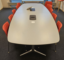 Møtebord i lys grå / polert alu fra EFG, 320x140cm, 10-12 personer, pent brukt
