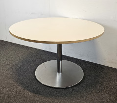 Rundt bord i hvit fra klaessons, Ø=120cm, H=73cm, pent brukt