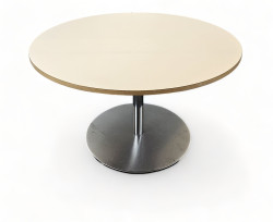 Rundt bord i hvit fra klaessons, Ø=120cm, H=73cm, pent brukt