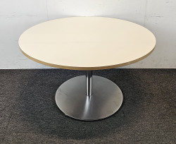 Rundt bord i hvit fra klaessons, Ø=120cm, H=73cm, pent brukt