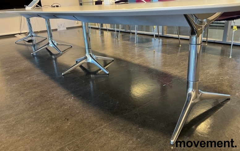 Solgt!Møtebord / konferansebord i lys grå - 2 / 3