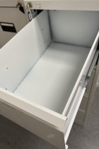 Arkivskap for hengemapper fra Esselte Pendaflex i hvitt, 4 skuffers, 41,5cm bredde, pent brukt