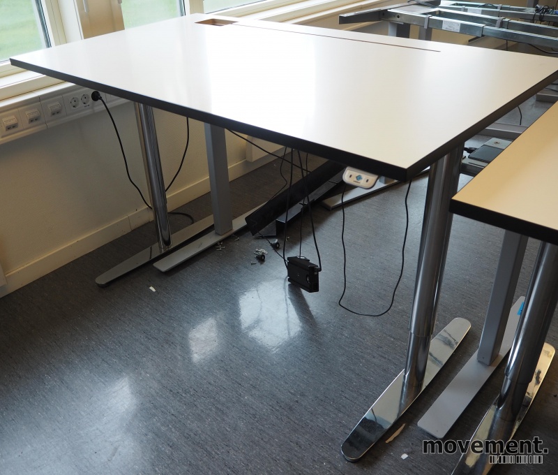 Solgt!Skrivebord med elektrisk hevsenk i - 1 / 3