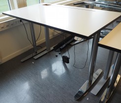Skrivebord med elektrisk hevsenk i hvitt / krom fra Edsbyn, 140x80cm, brukt