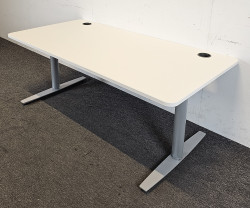 Skrivebord med elektrisk hevsenk i hvitt / grått fra Linak, 160x80cm, pent brukt