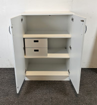 Duba B8 Expect hvit reol med skapdører, 3H, 80cm bredde, 116cm høyde, pent brukt