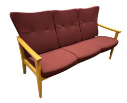 VAD Salina 3-seter sofa for institusjon i eik / burgunder, bredde 163cm, pent brukt