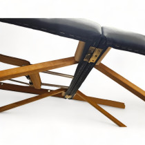 Sammenleggbar massasjebenk fra Optand i blåtrukket skai, 188x60cm, pent brukt