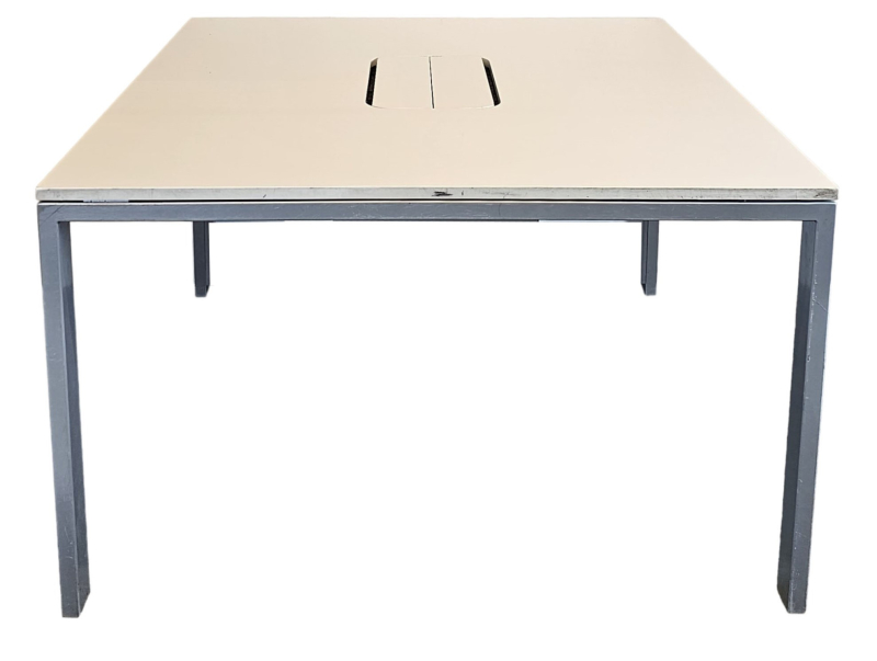 Kvadratisk møtebord 120x120cm i