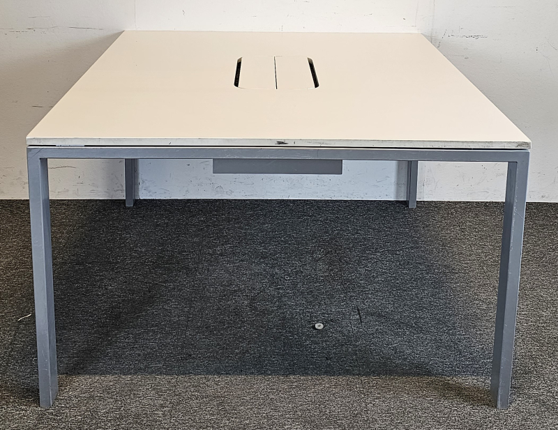 Kvadratisk møtebord 120x120cm i