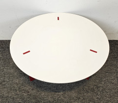 Loungebord / kaffebord fra Viccarbe, lavt, rundt bord i hvitt / rød, Ø=60cm, H=30cm, pent brukt
