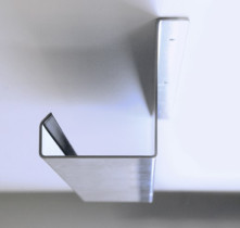 Kabeloppheng / kabelbrønn for feste under skrivebord, sort farge, bredde 83cm , NY / UBRUKT