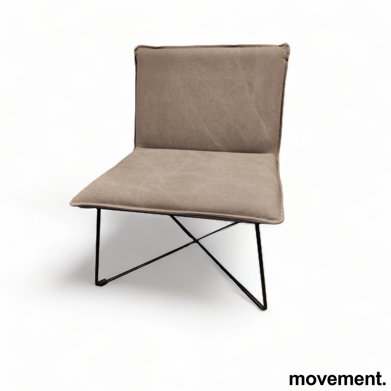 Solgt!Loungestol i beige stoff / sort fra - 1 / 3