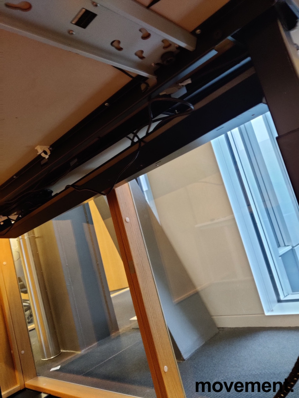 Solgt!Skrivebord med elektrisk hevsenk i - 3 / 3