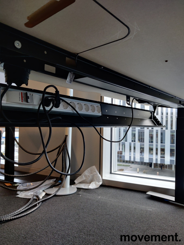 Solgt!Skrivebord med elektrisk hevsenk i - 6 / 6