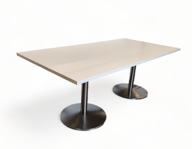 Møtebord i hvit laminat / satinert