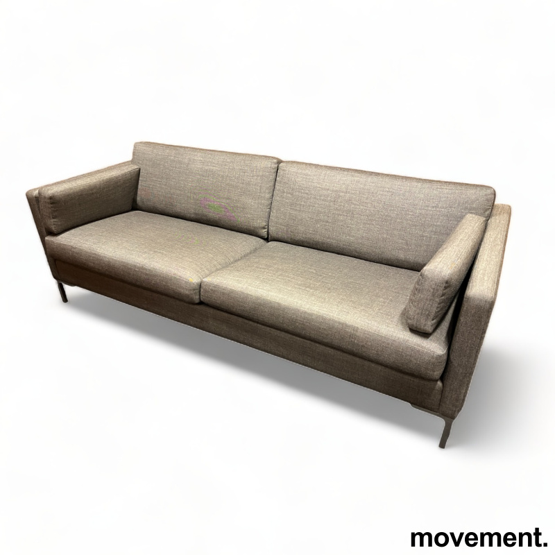 Solgt!2-seter sofa i grått stoff fra LK - 1 / 2