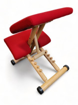 Varier Multi ergonomisk knestol / kontorstol i rødt stoff, pent brukt
