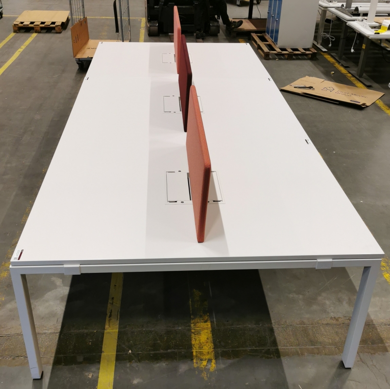 Møtebord / arbeidsbord i hvitt fra