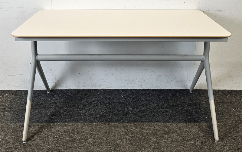 Lite møtebord / skrivebord fra