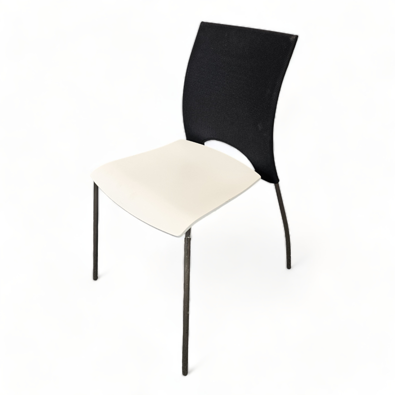 Kantinestol / stablestol i hvit /