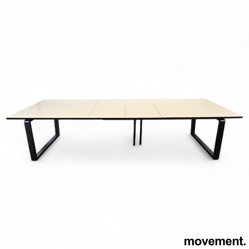 Solgt!Møtebord / spisebord fra Bolia i - 1 / 3