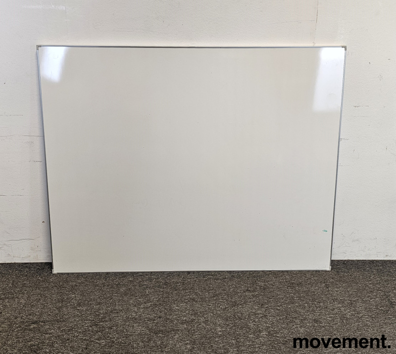 Solgt!Vegghengt whiteboard i hvitt fra