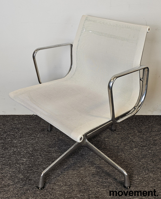 Lekker stol fra Vitra: Eames EA104 - 2 / 4