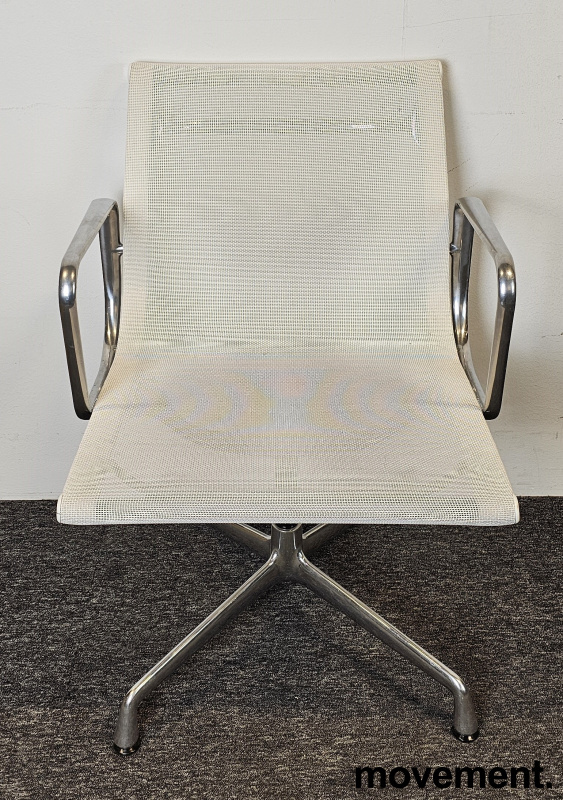 Lekker stol fra Vitra: Eames EA104 - 4 / 4