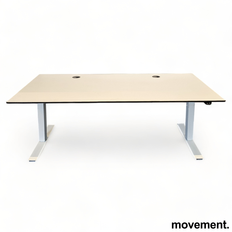 Solgt!Skrivebord med elektrisk hevsenk i - 1 / 2