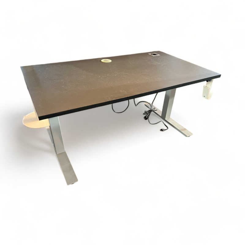 Skrivebord med elektrisk hevsenk i