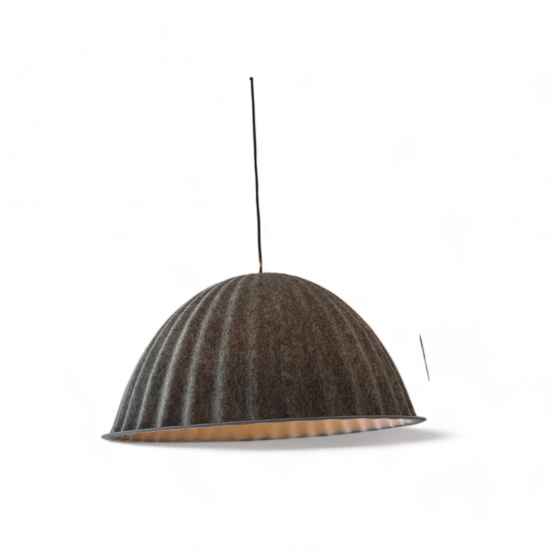 Taklampe i lys grå filt fra Muuto,