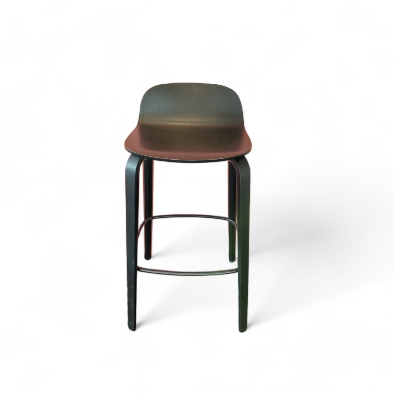 Muuto Visu barstol i  sortlakkert