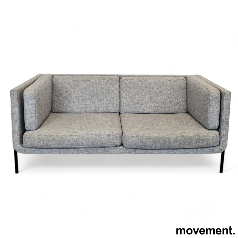 Solgt!2-seter sofa i lys grått stoff, - 1 / 3
