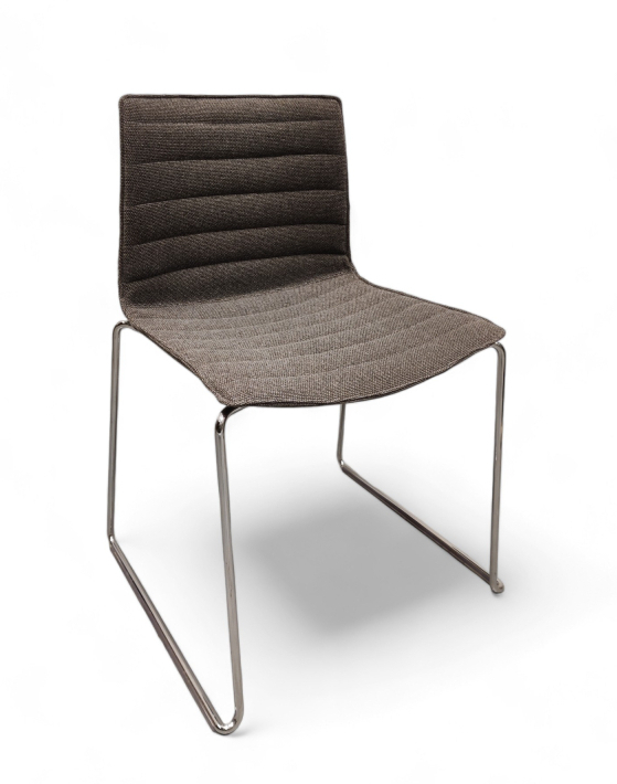 Arper Catifa 46 konferansestol i