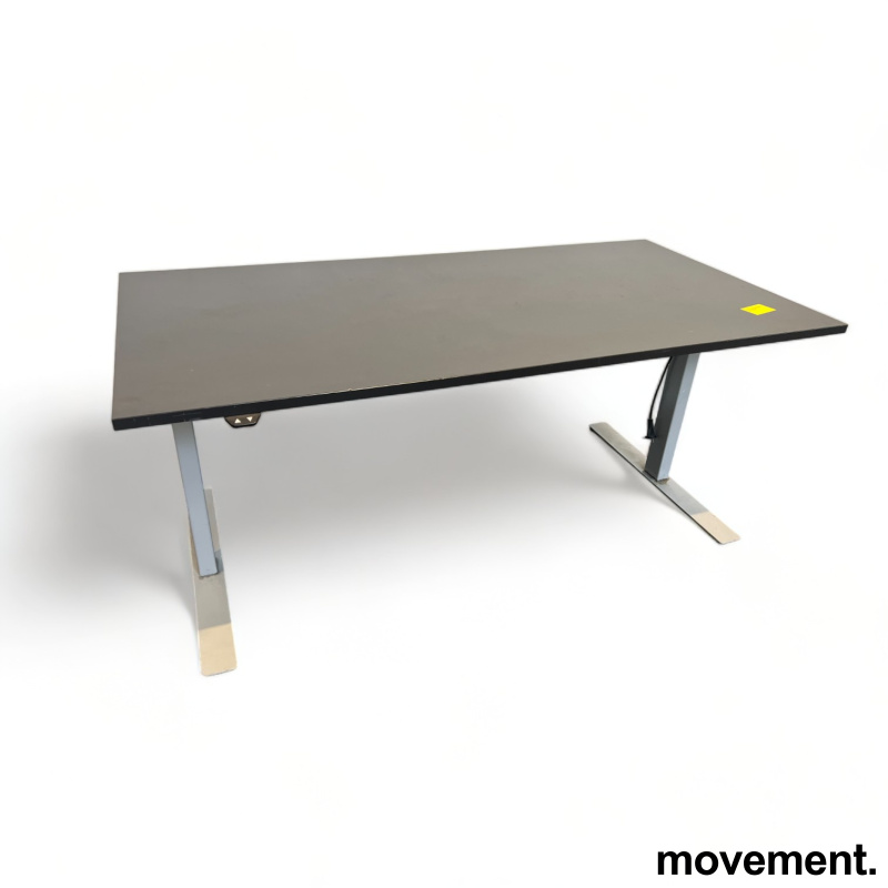 Solgt!Skrivebord med elektrisk hevsenk i - 1 / 3