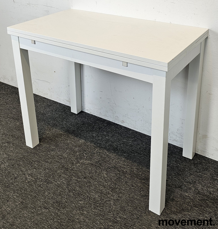 Solgt!Lite uttrekkbart spisebord i hvit - 2 / 4