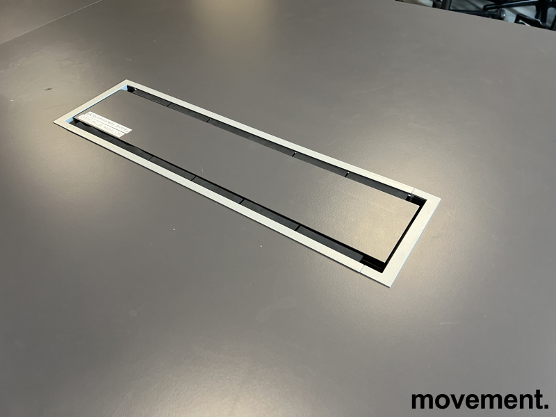 Solgt!ForaForm Colonnade møtebord i brunt - 3 / 4