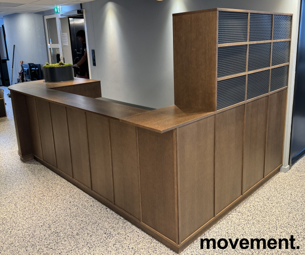 Solgt!Resepsjon i mørkbeiset eikefiner, - 2 / 5