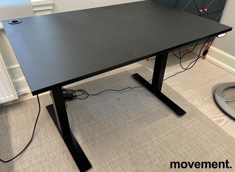 Solgt!Skrivebord med elektrisk hevsenk i - 1 / 3