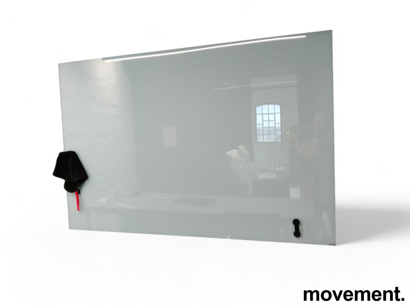 Solgt!Whiteboard i blått glass fra - 1 / 2