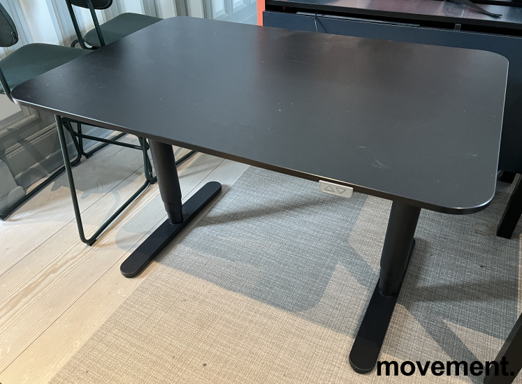 Solgt!IKEA Bekant elektrisk hevsenk i - 1 / 2