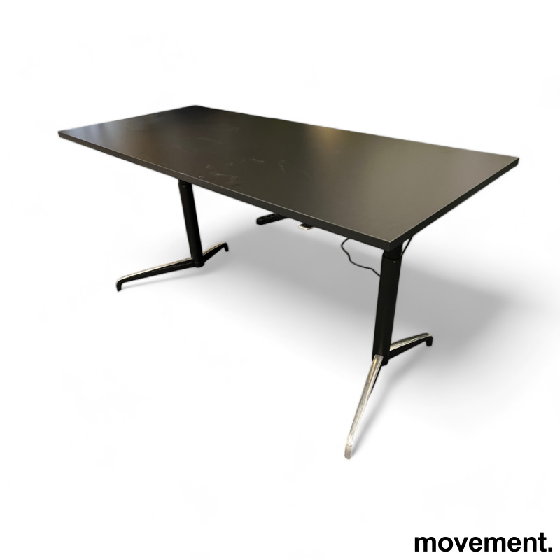 Solgt!Skrivebord med elektrisk hevsenk - 1 / 3
