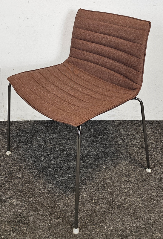 Arper Catifa 53 konferansestol med