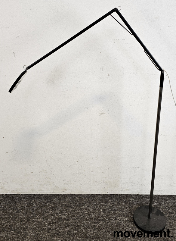 Solgt!Led stålampe / leselampe i sort fra - 1 / 3