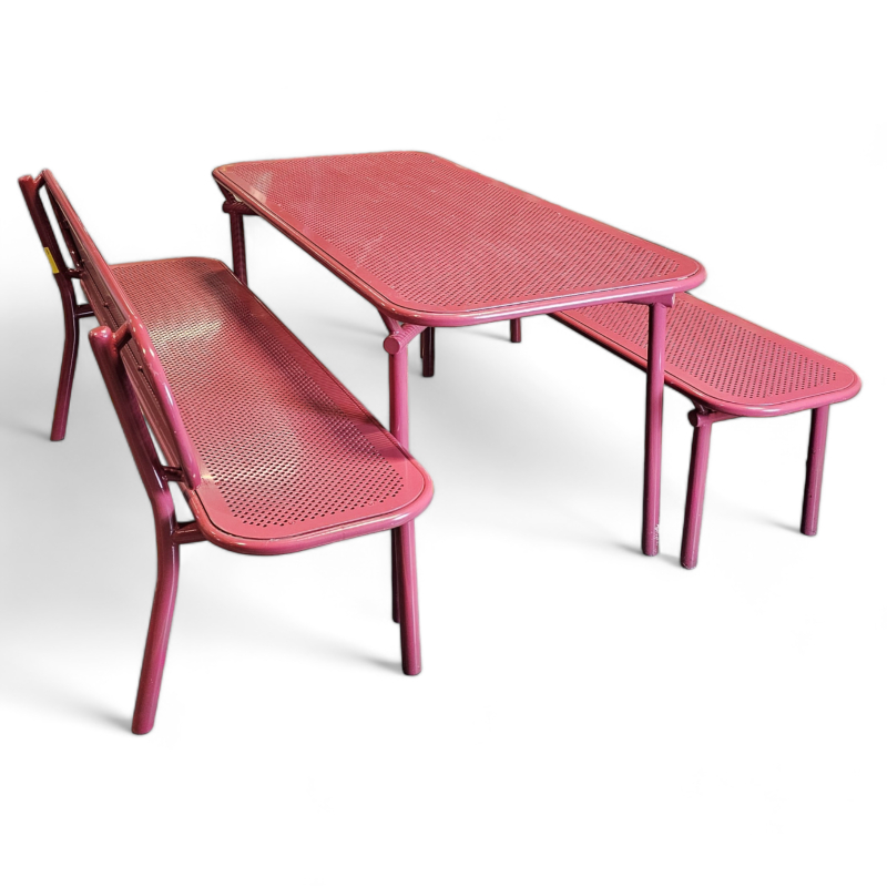 Utemøbler: Et sett med sittebenker