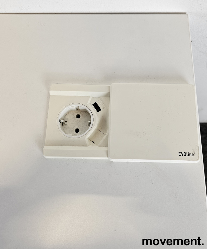 Solgt!Kinnarps P-serie skrivebord med - 4 / 5