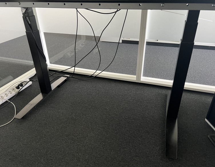 Understell for skrivebord med