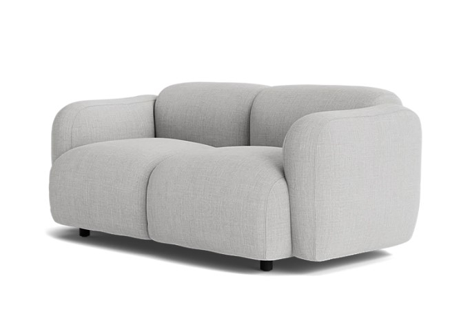 2-seter sofa i lyst grått stoff fra